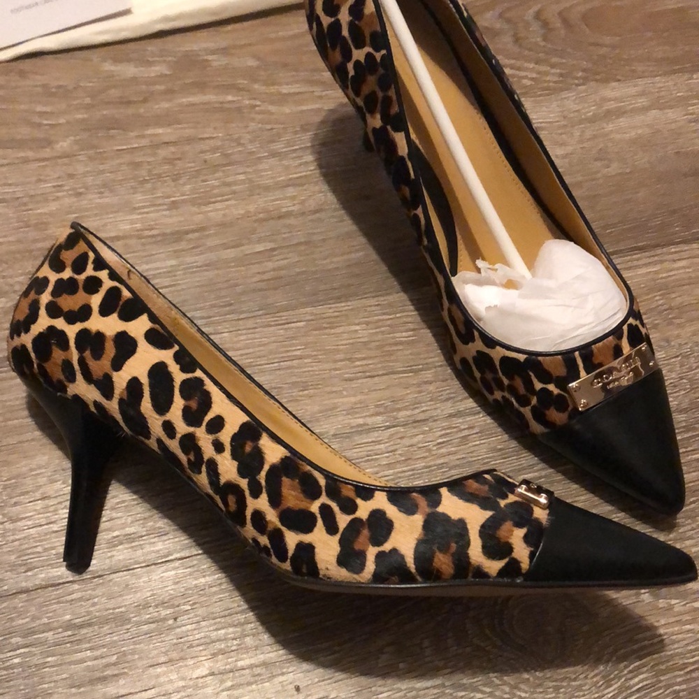 COACH New in Box Calf Hair Leopard Print Pumps Excellent condition Womens 8 B